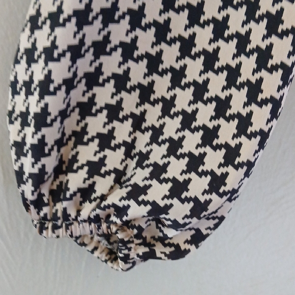 Elegant Houndstooth Blouse in Black and Cream Sz S/P - Picture 4 of 8